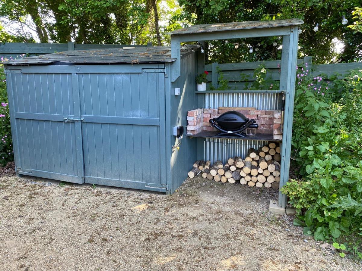 Cosy Double Shepherds Hut In Beautiful Wicklow With Underfloor Heating Throughout Rathnew Exterior foto